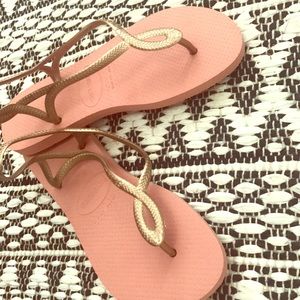 Rose Gold Luna Havaianas, six 7/8, 37-38, NWOT